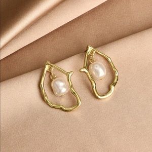 Abstract Shape Pearl Earrings